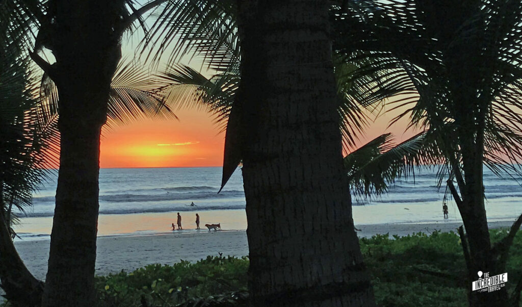 Sonnenuntergang am Strand von Santa Teresa, Costa Rica