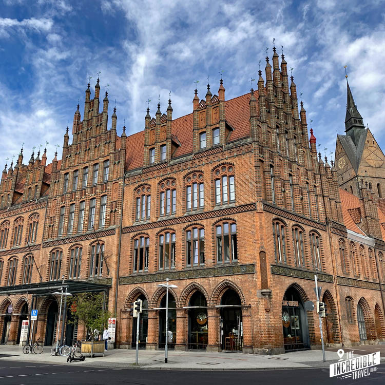 Blick auf das Alte Rathaus im Stil der Backsteingotik