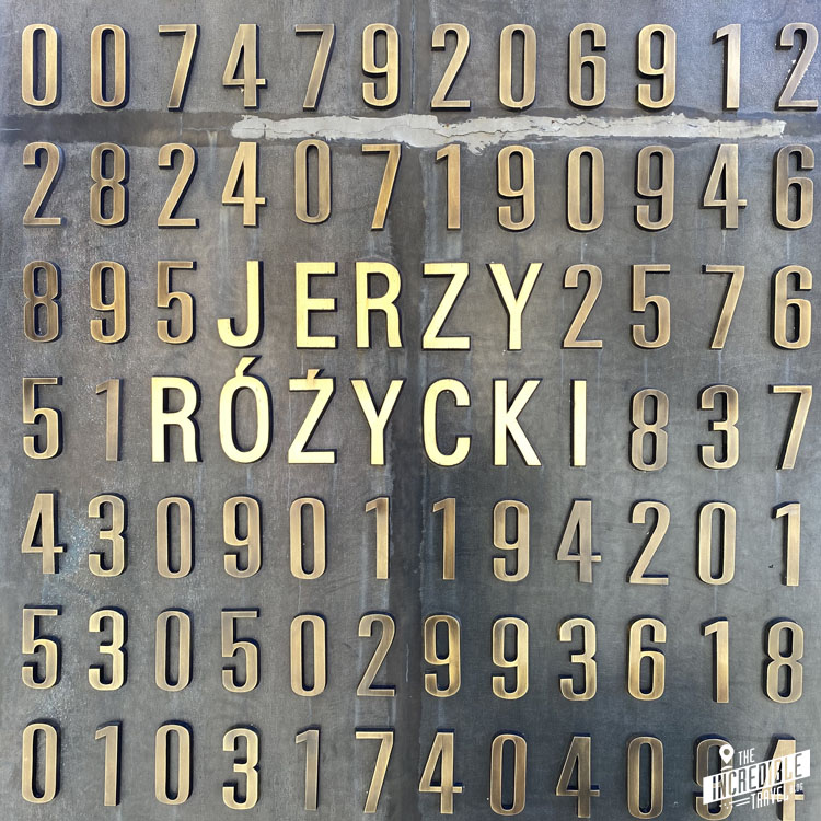 Schriftzug "Jerzy Rozycki" umrahmt von scheinbar willkürlichen Zahlen