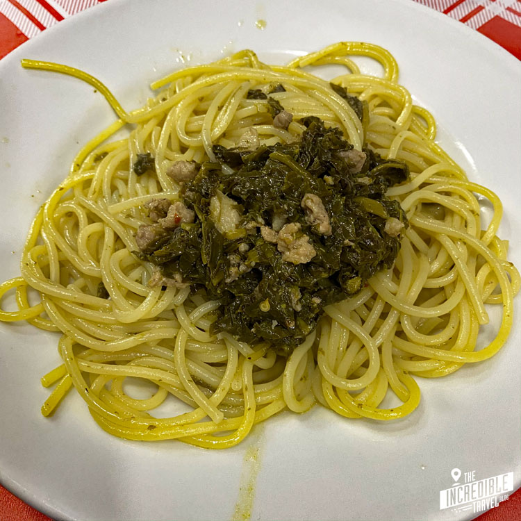 Spaghetti mit Broccoli und Würstechenstücken