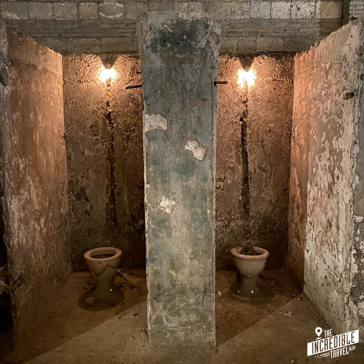 Toiletten aus Zeiten des Zweiten Weltkriegs