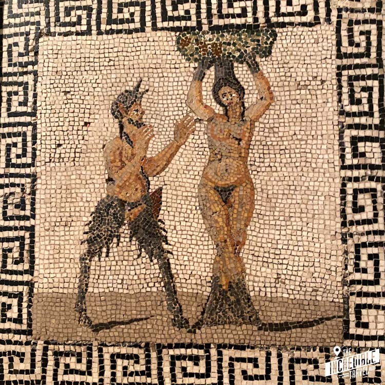 Mosaik mit einem nackten Mann und einer ebenfalls unbekleideten Frau