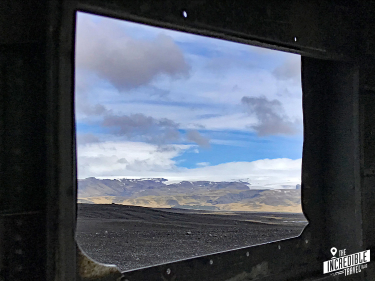 Blick aus dem Flugzeugfenster Richtung Gletscher
