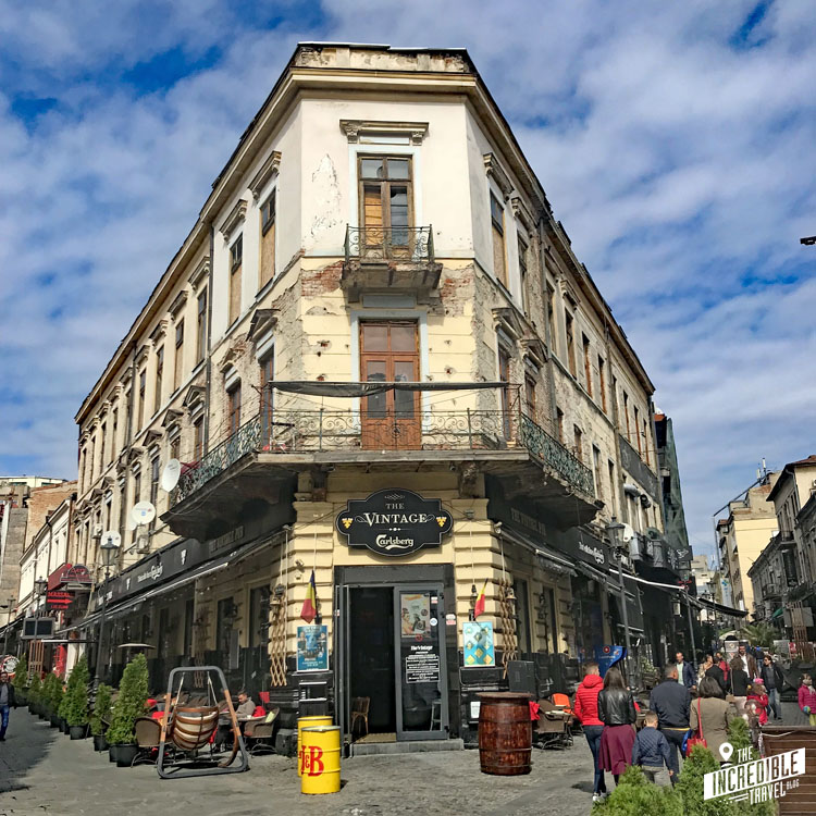 Schöne Straßenecke im Viertel Lipscani in Bukarest