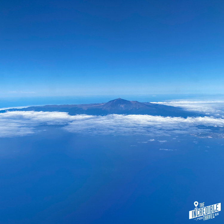 Berg (und große Teile der Insel Teneriffa) von Wolken umgeben