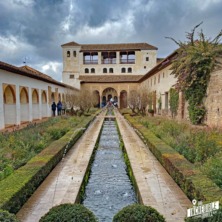 Springbrunnenbecken innerhalb des Generalife in Granada