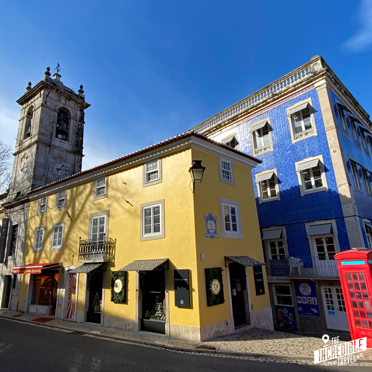 Straßenecke mit bunten Häusern in Sintra