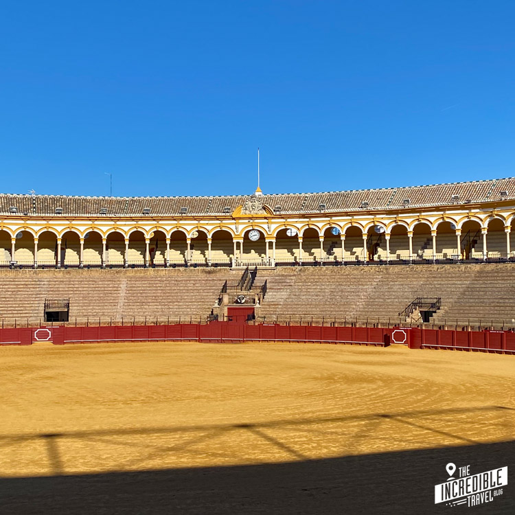 Blick in das Innere der Stierkampfarena von Sevilla