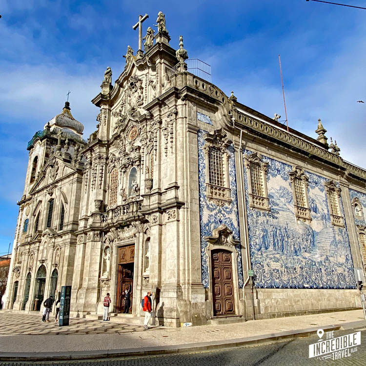 Igreja do Carmo mit der gekachelten Seitenwand