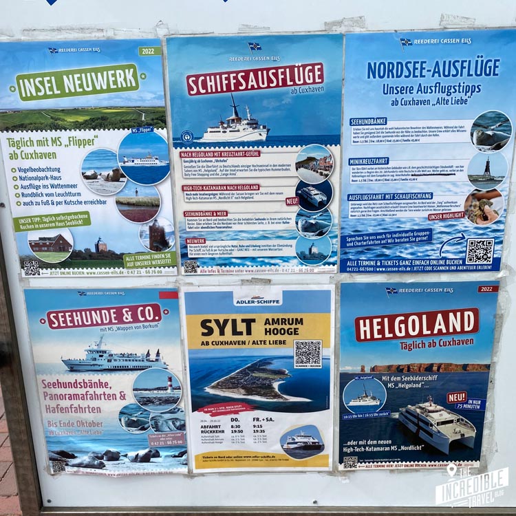 Werbeplakate für Schiffsfahrten