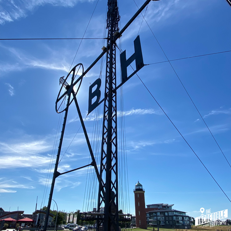 Das Semaphor - und im Hintergrund der Hamburger Leuchtturm