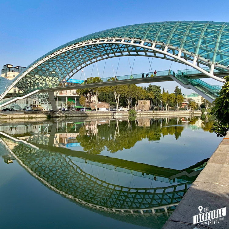 Brücke über den Fluss Kura in Tiflis