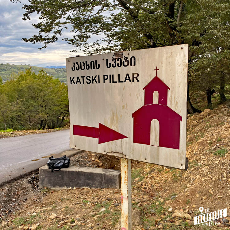 "Katskhi Pillar"-Hinweisschild