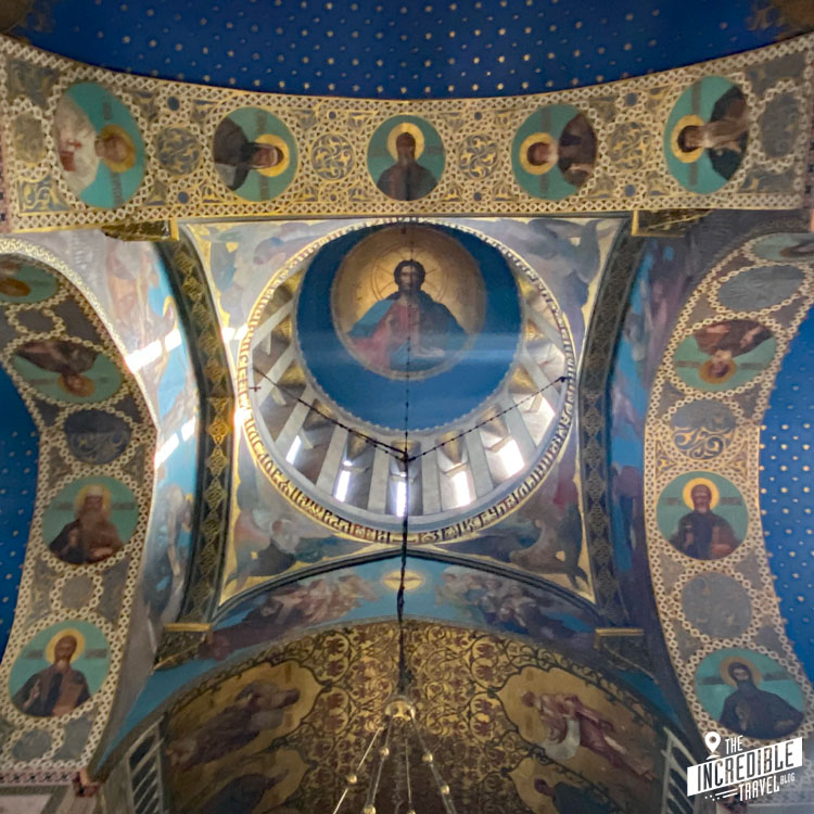 Kuppel im Inneren mit Heiligenbildern