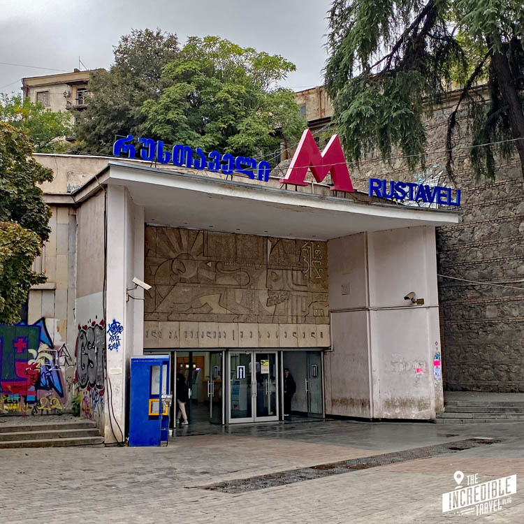 Eingang zur Metrostation Rustaveli in Tiflis