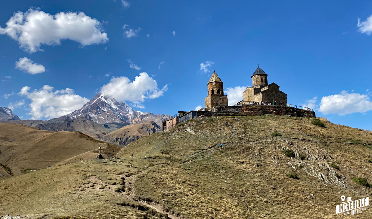 Kazbegi mit einer lohnenswerten Wanderung The Incredible Travel Blog