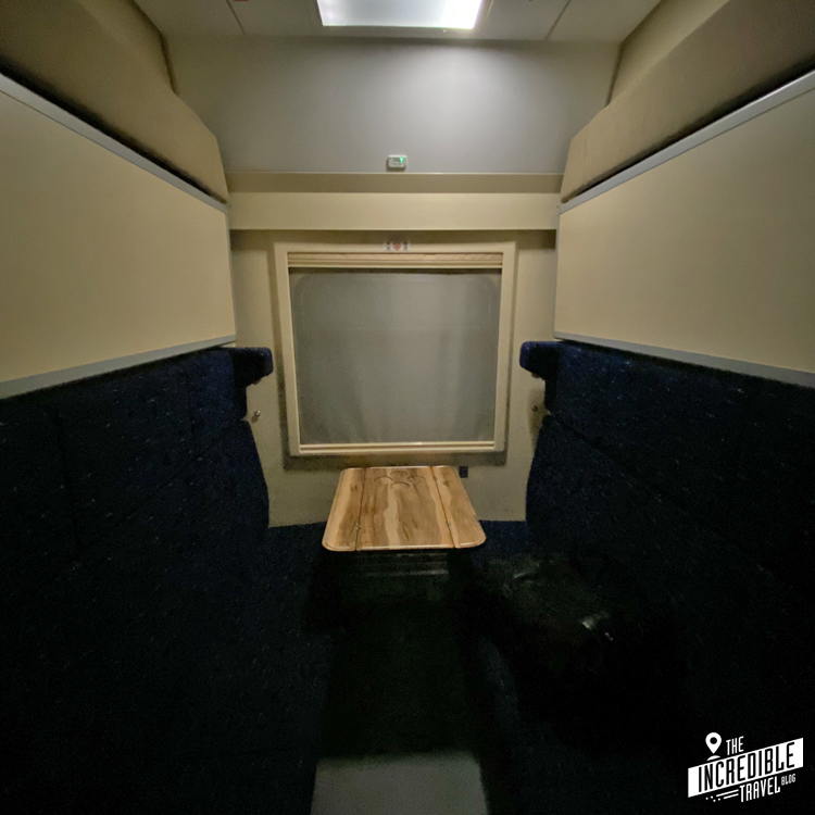 Blick in das Zweite-Klasse-Abteil des Nachtzuges Tiflis Eriwan