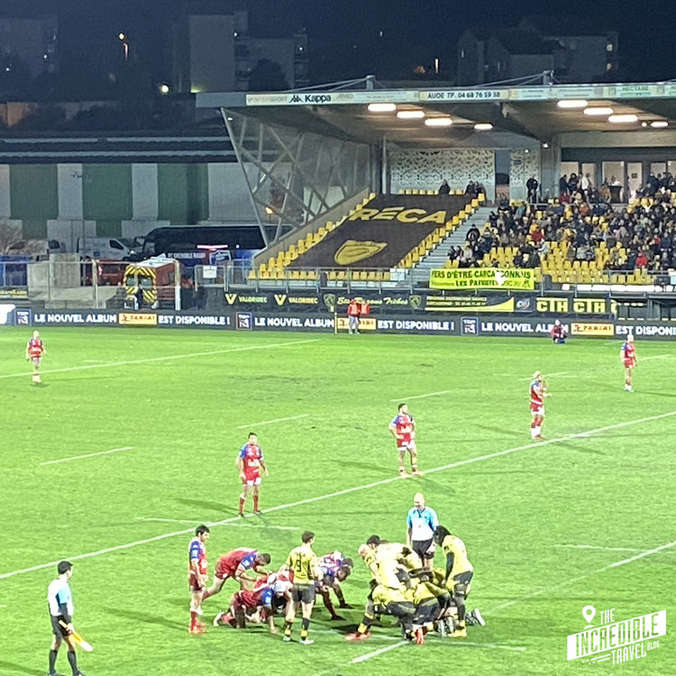 Spielszene im Rugby-Spiel zwischen Carcassonne und Grenoble