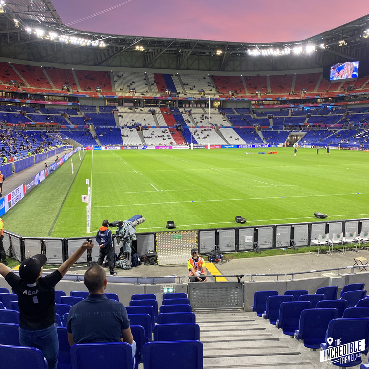 Blick ins fast noch leere Stadion in Lon vor dem Spiel Neuseeland - Uruguay