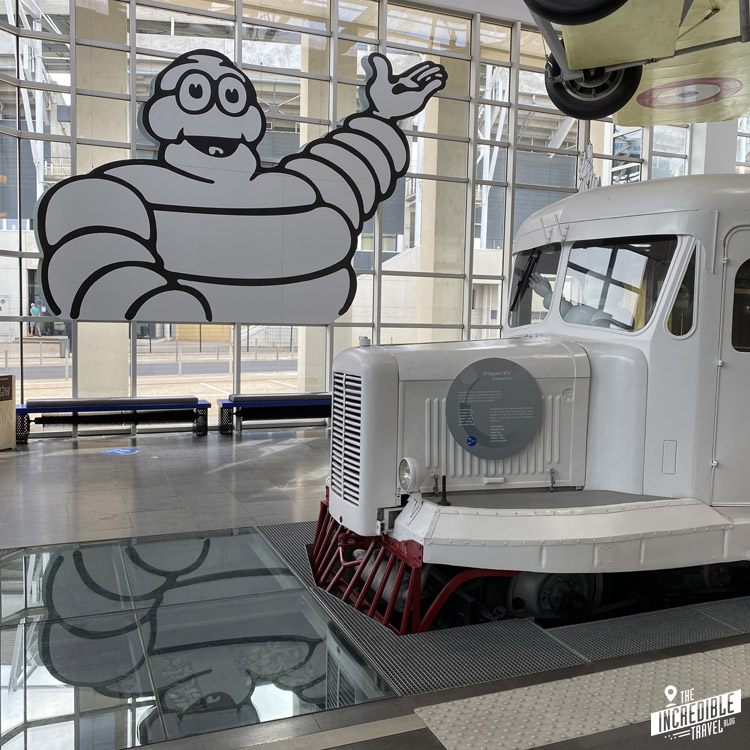 Führerstand des Kurzzuges in der Eingangshalle des Michelin-Museums