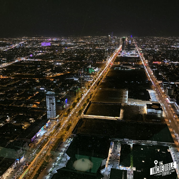 Ausblick vom Kingdom Tower auf Riad Richtung Norden bei Nacht.
