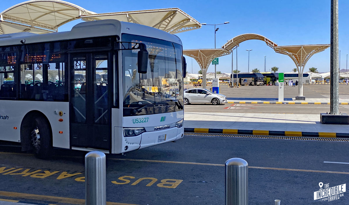 Wie kommt man in Medina günstig vom Flughafen oder Bahnhof in die Stadt?