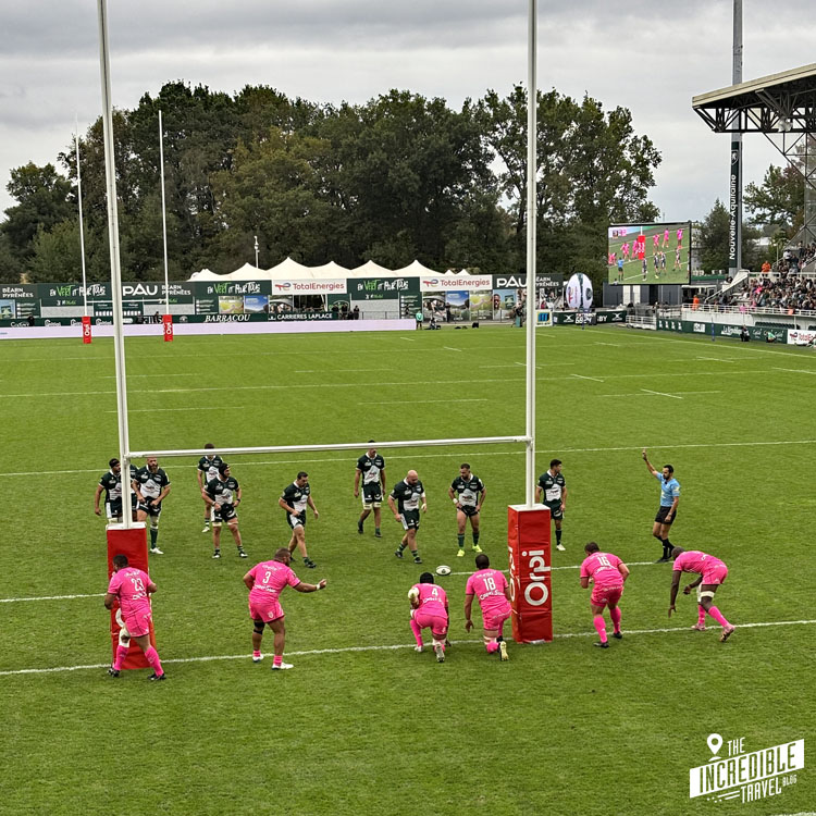 Stade Francais in der Verteidigung vor der eigenen Mallinie