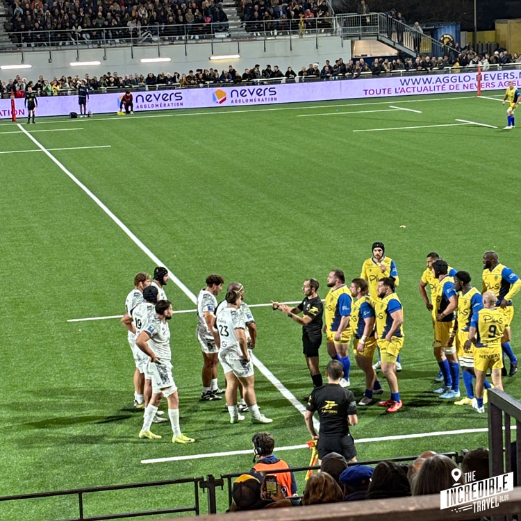 Nevers vs Vannes ProD2 Schiedsrichter bittet zum Gedränge