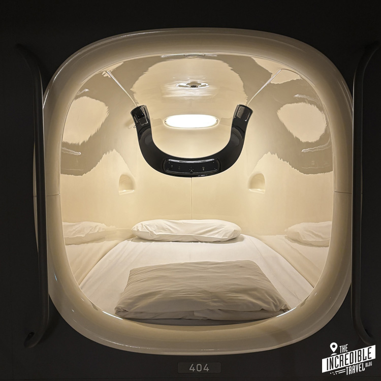 Schlafkabine im Kapselhotel