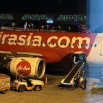 Flugzeug von Air Asia wird beladen