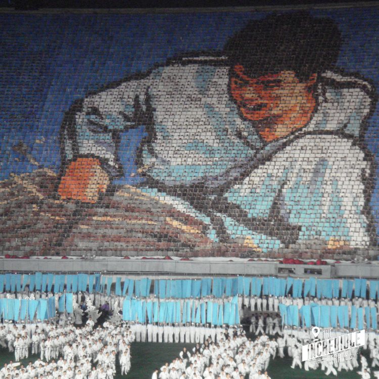 Großes Arirang-Mosaik zeigt Karatekämpfer